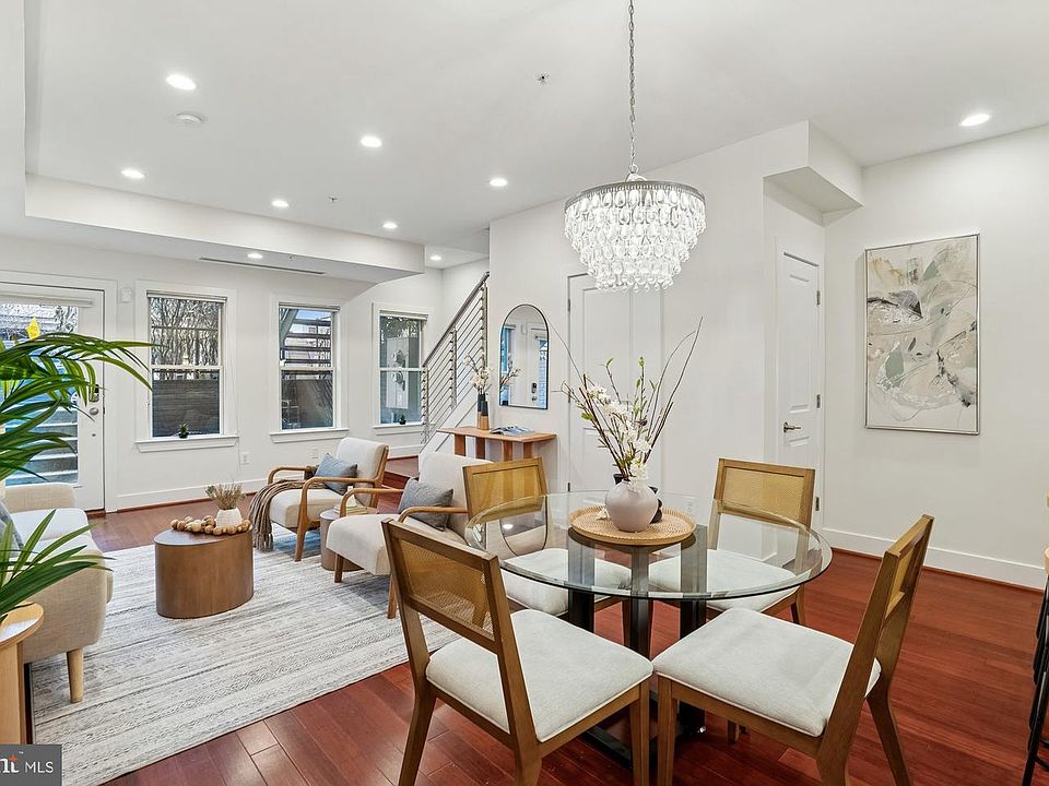 1st image of 2112 3rd St NE #A