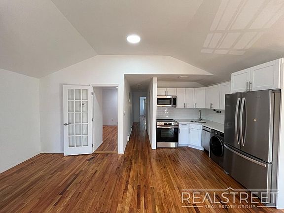 2nd image of 325A Winthrop St #3