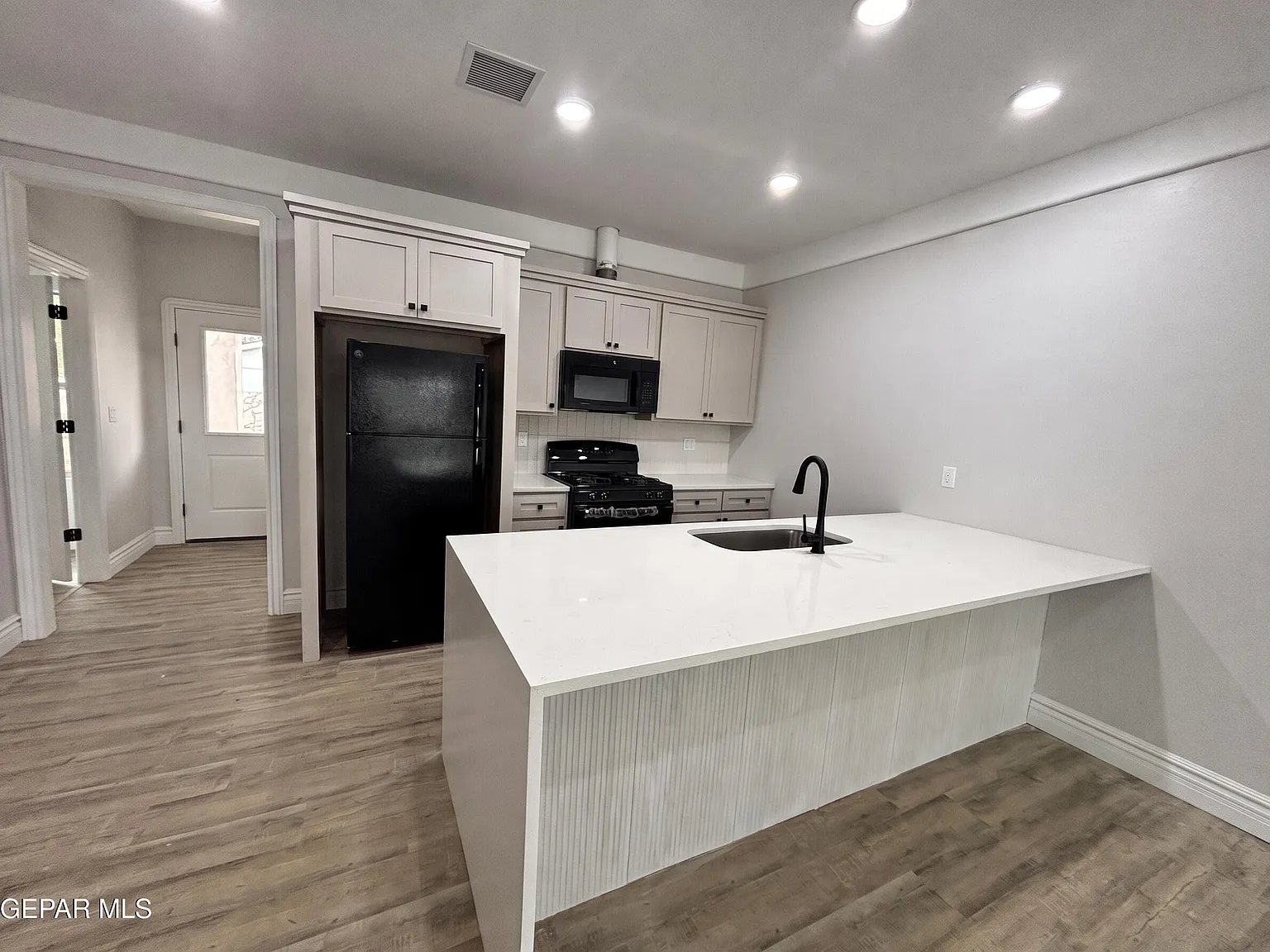 2 bed, 2.0 bath, 1101 sqft, $1,400 — Photo 3