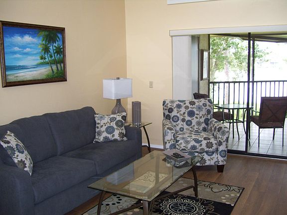 2nd image of 40 Woodlake Pl