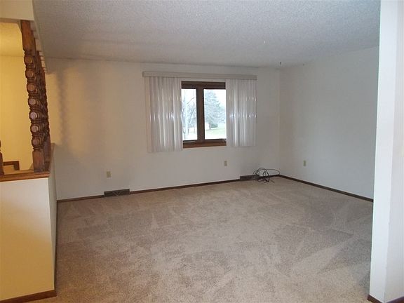 4th image of 318 13th Ave NE