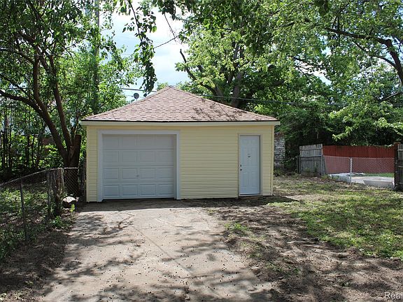 3rd image of 5543 Balfour Rd