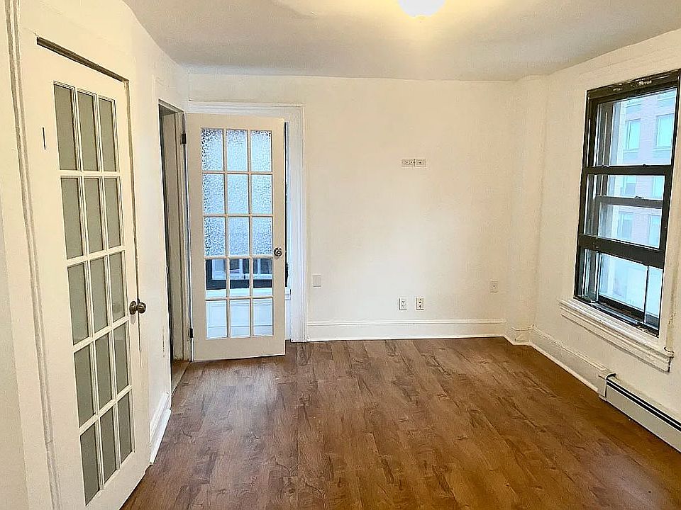 1st image of 614 11th Ave #4