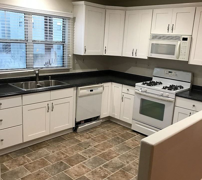 1st image of 428 Quince St