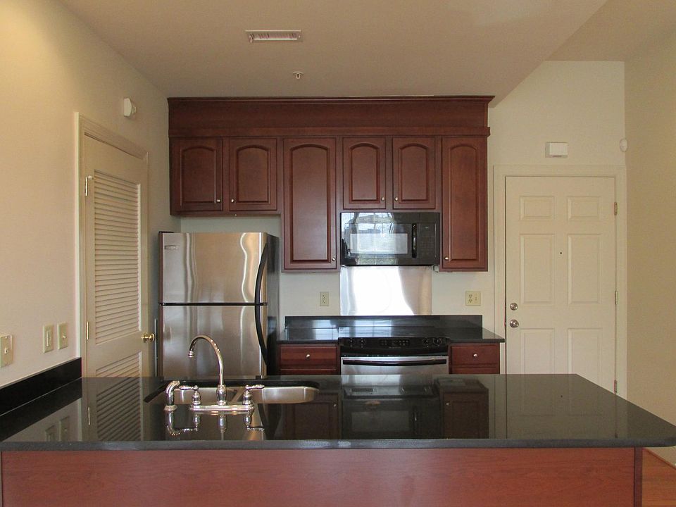 2nd image of 1320 W Cary St APT 2I