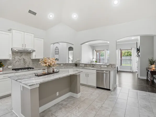2516 Boot Hill Ln, Fort Worth, TX 76177