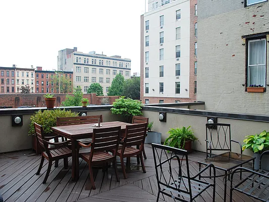 Sold by Sotheby's International Realty | media 22