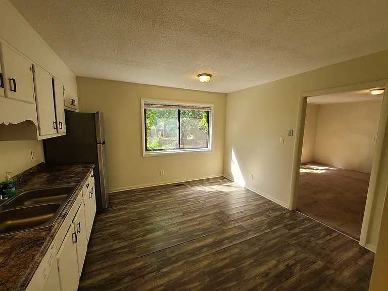 612 Platinum St — Photo 25