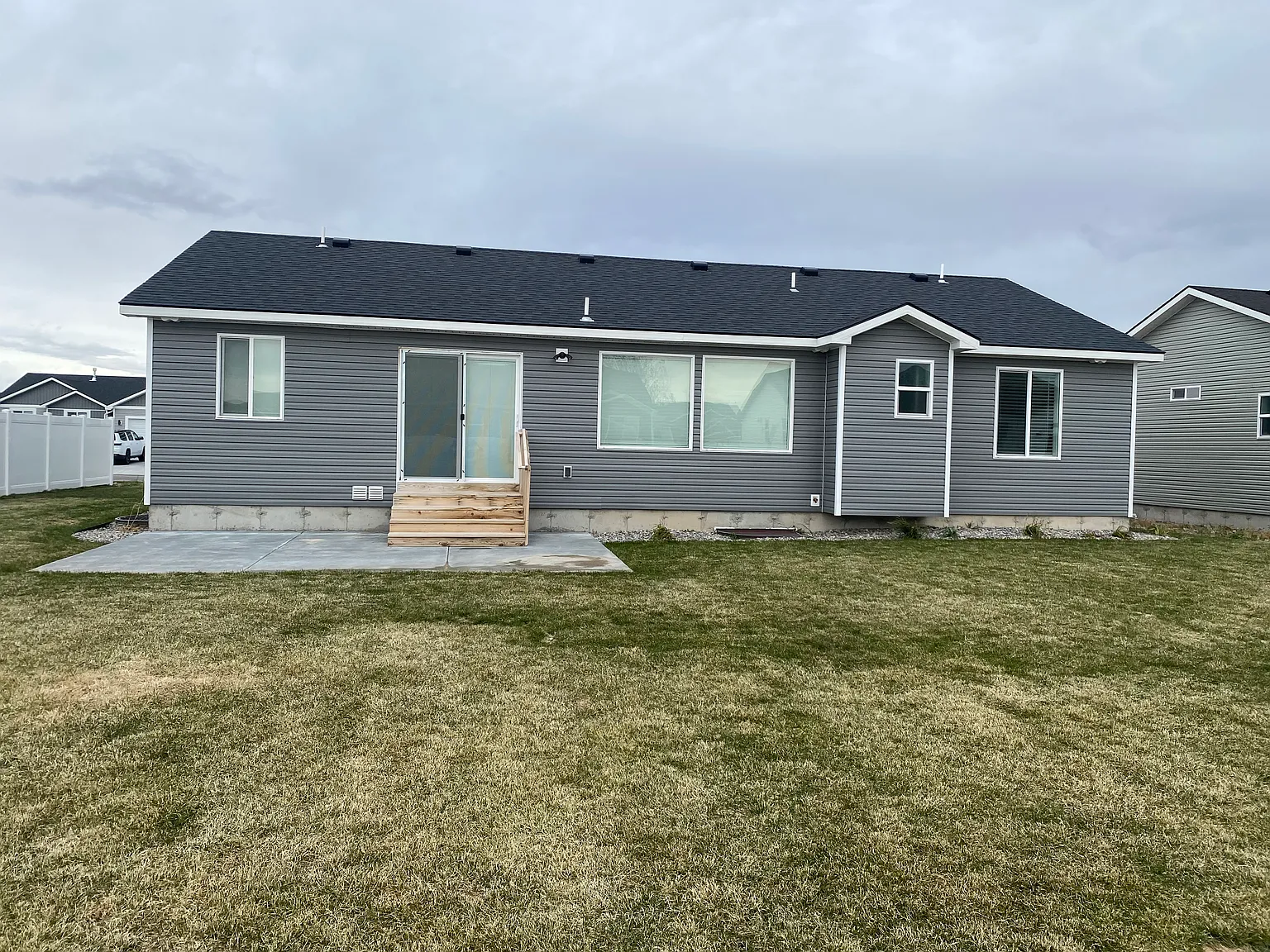3 bed, 2750 sqft, $2,250 — Photo 2