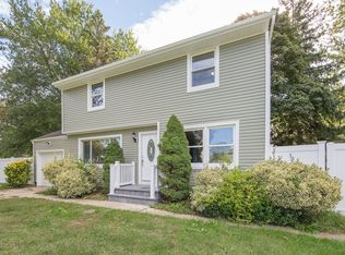 17 Marsha Ln, Brentwood, NY 11717