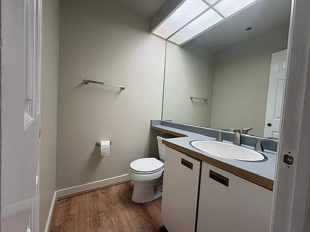 48 W Broadway — Photo 24