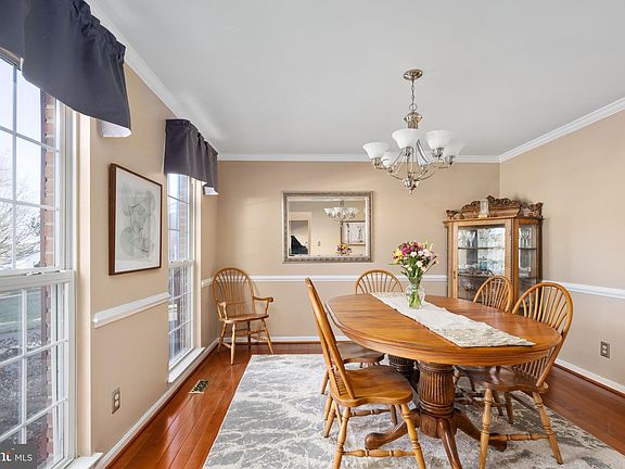 5th image of 9 Hampshire Ct