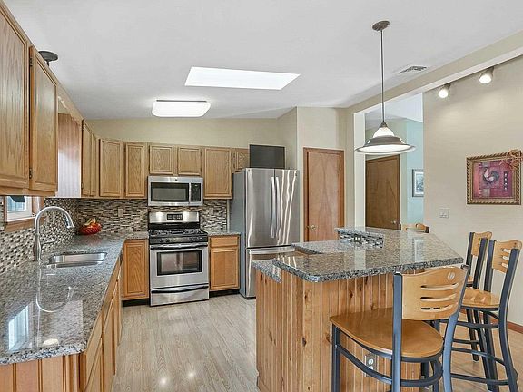 2nd image of 5 Concord Dr