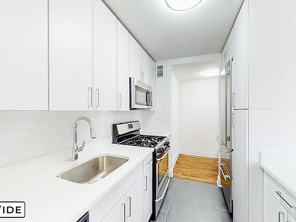 4th image of 240 E 82nd St APT 19F