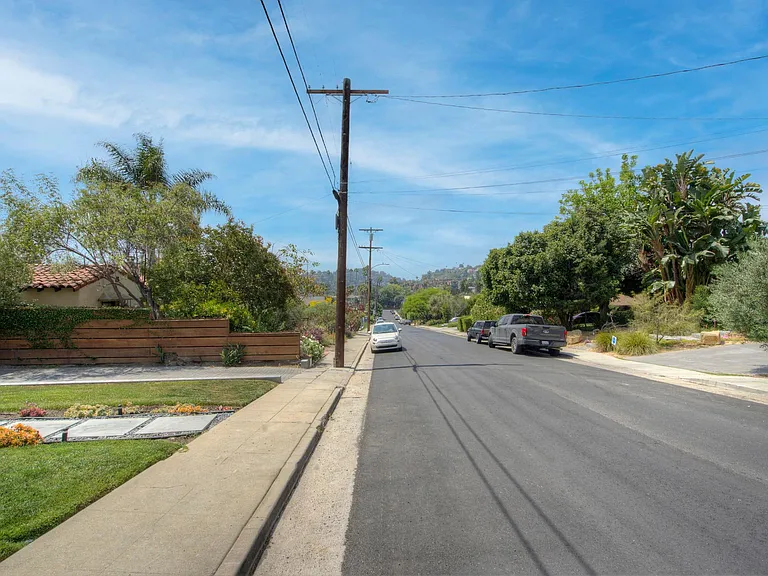 3084 Saint George St — Photo 33