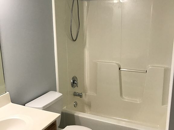 4th image of 711 SW Orchard Ct