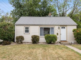 987 20th St, Marion, IA 52302