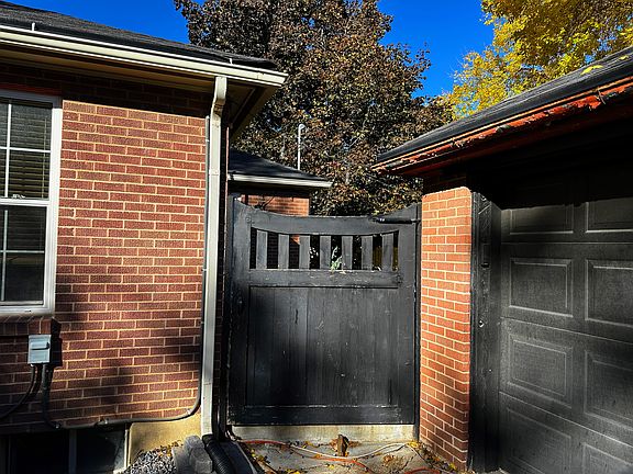 Backyard private entrance