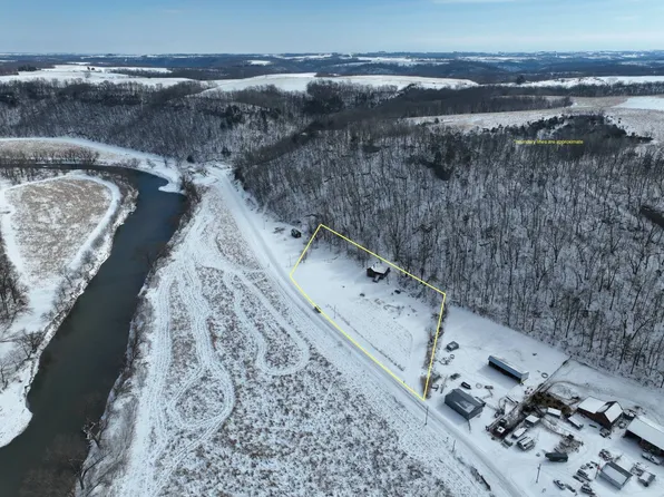 1969 Ferris Mill Rd, Decorah, IA 52101