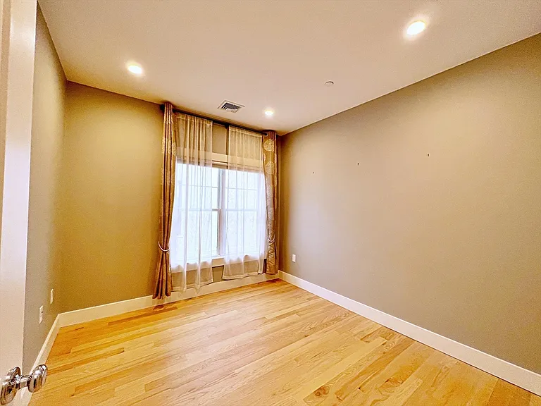 186 Havre St #8 — Photo 12