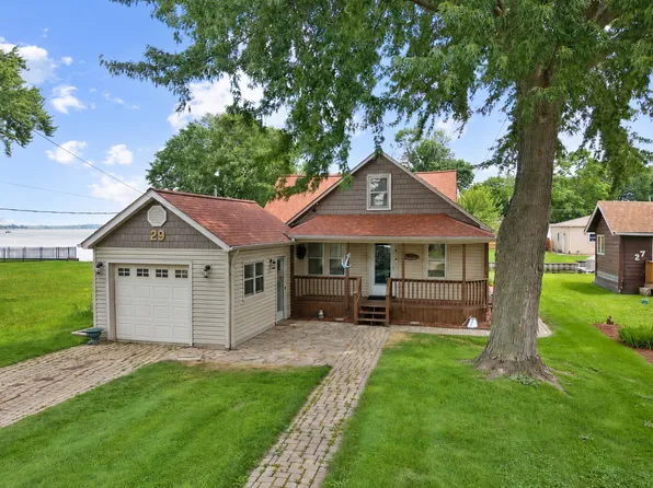 29 Atwater Pkwy, Fox Lake, IL 60020