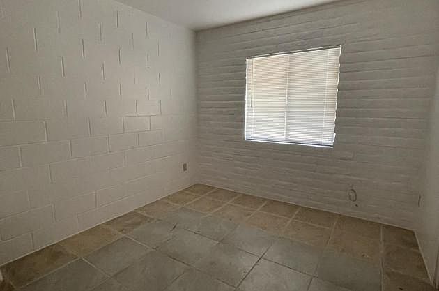 2nd image of 146 E Kelso St #D