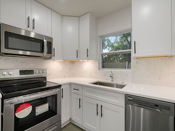 5th image of 62 Silva Dr