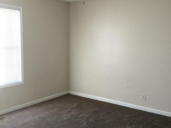 4th image of 312 Pioneer Dr