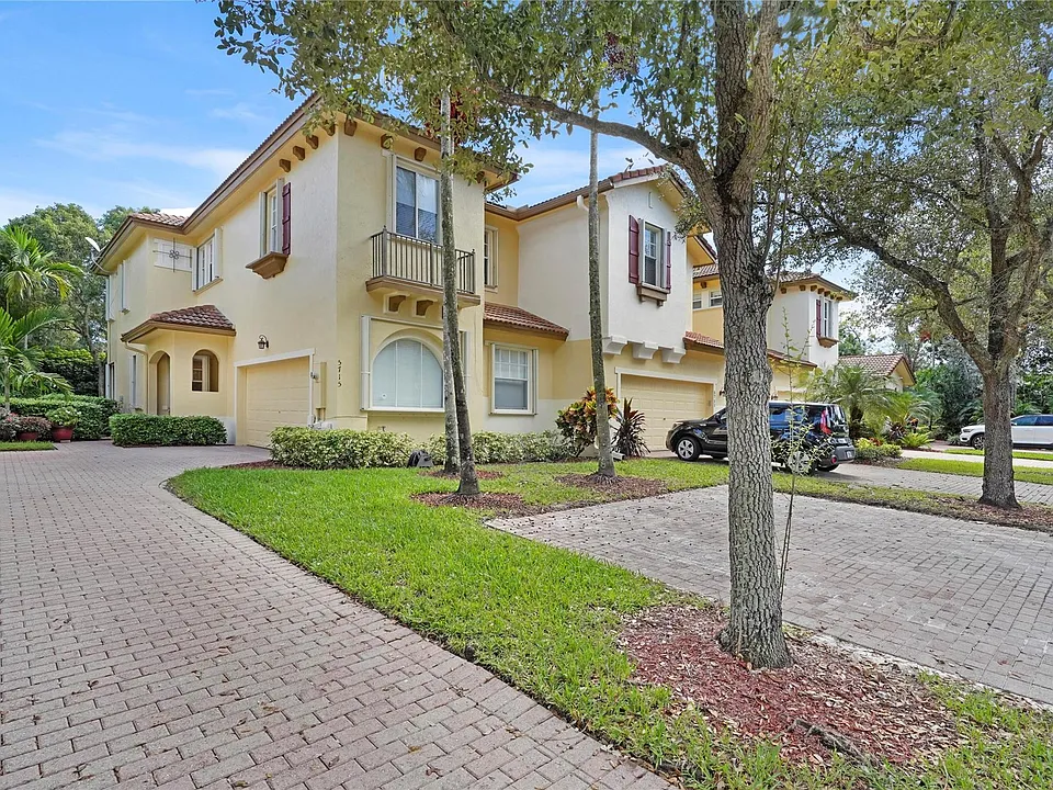 5715 NW 119th Ter