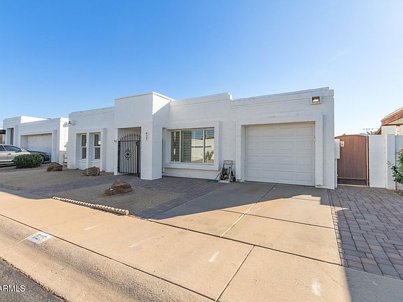 3rd image of 925 E VILLA MARIA Drive