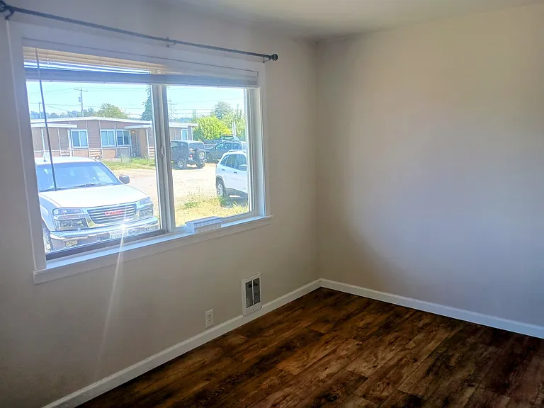 35 49th St NE — Photo 7