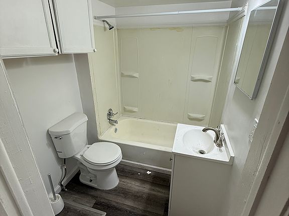 4th image of 11035 Republic Ave #1