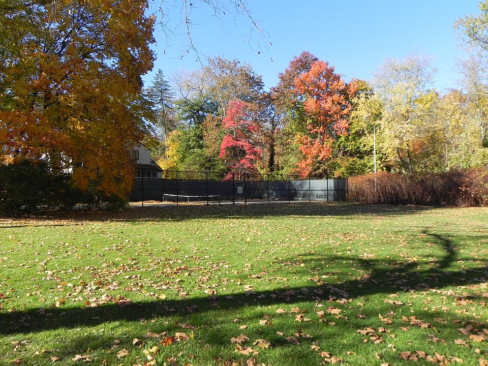 Walkable neighborhood to schools, year-round recreation, shopping, bus to HS, commuter bus to train station.