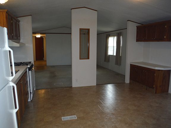 Large Kitchen & Living Rm