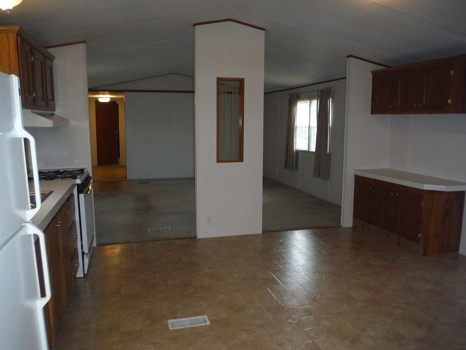 Large Kitchen & Living Rm