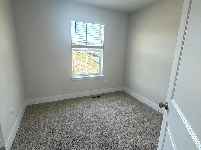 480 Sophie St — Photo 13
