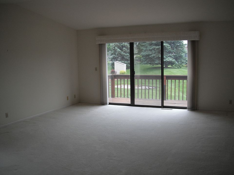 2nd image of 948 Village Ct