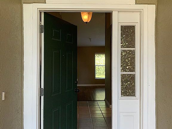 5th image of 624 Villa Ct