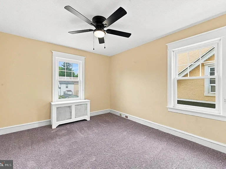 122 Wilson Ave — Photo 12