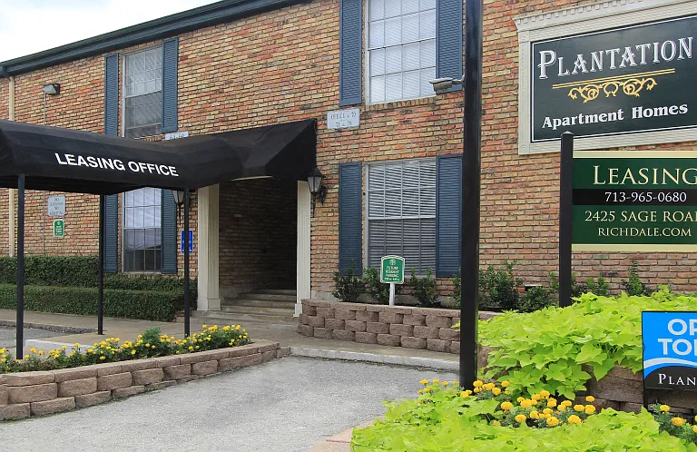 Plantation Apartments — Photo 18