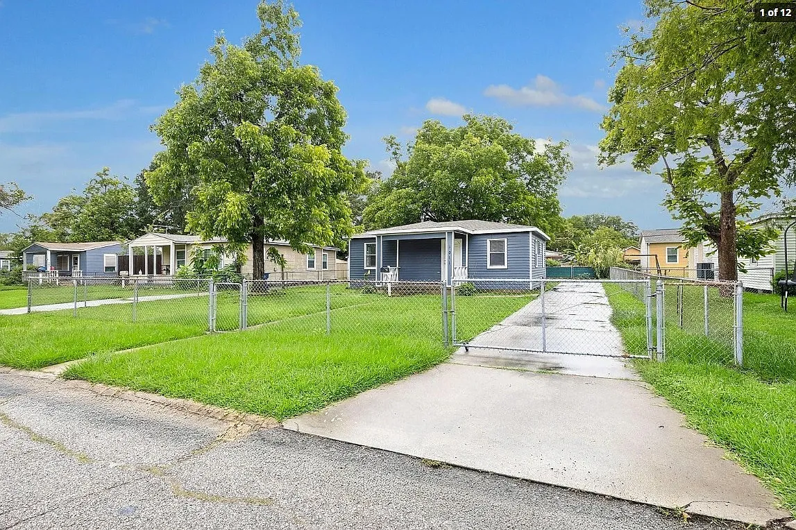 3 bed, 1297 sqft, $1,695 — Photo 2