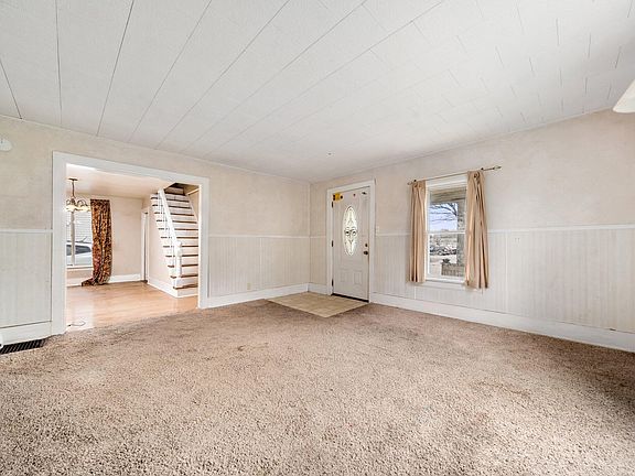 3rd image of 221 E Grand Traverse St