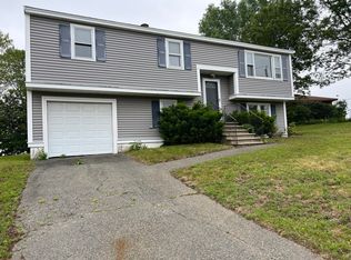 11 Skyview Ln, Woburn, MA 01801