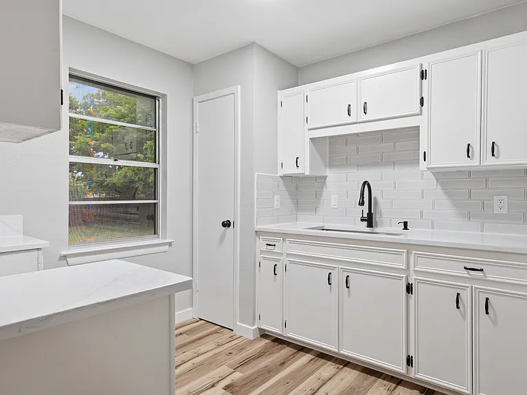 1009 S Jefferson St — Photo 5
