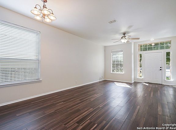 3rd image of 512 Marlin Cir