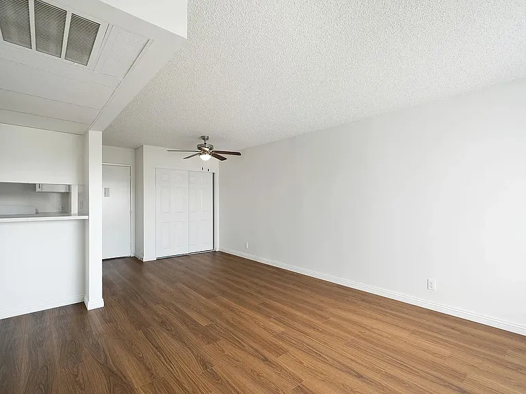 Azusa Gardens Apartments — Photo 9