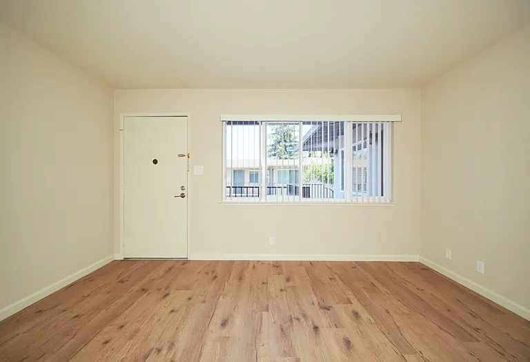 417 Del Medio Ave — Photo 5