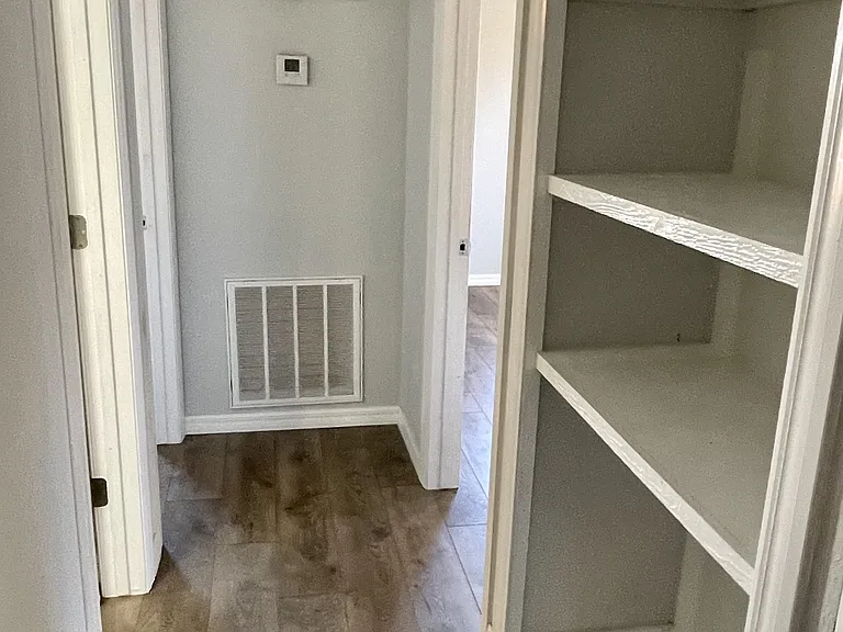 121 Julie Dr — Photo 9