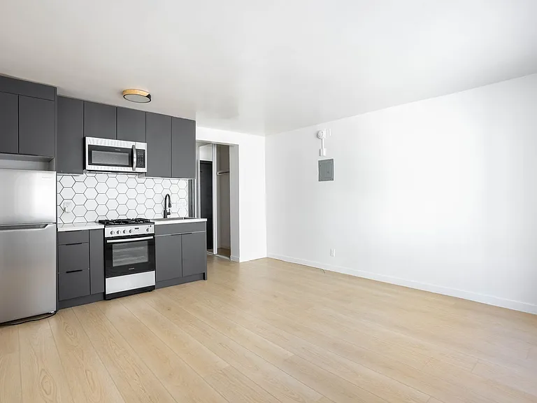 1811 Tamarind Ave — Photo 30
