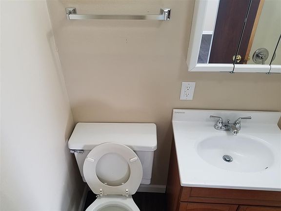 4th image of 843 N Us Highway 41 APT 16